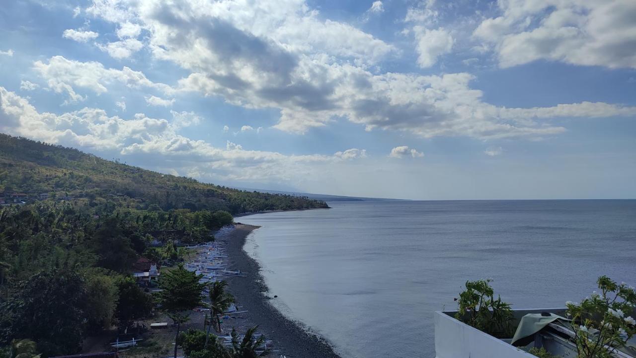 Waenis Sunset View Hotel And Restaurant, Amed, Bali Экстерьер фото