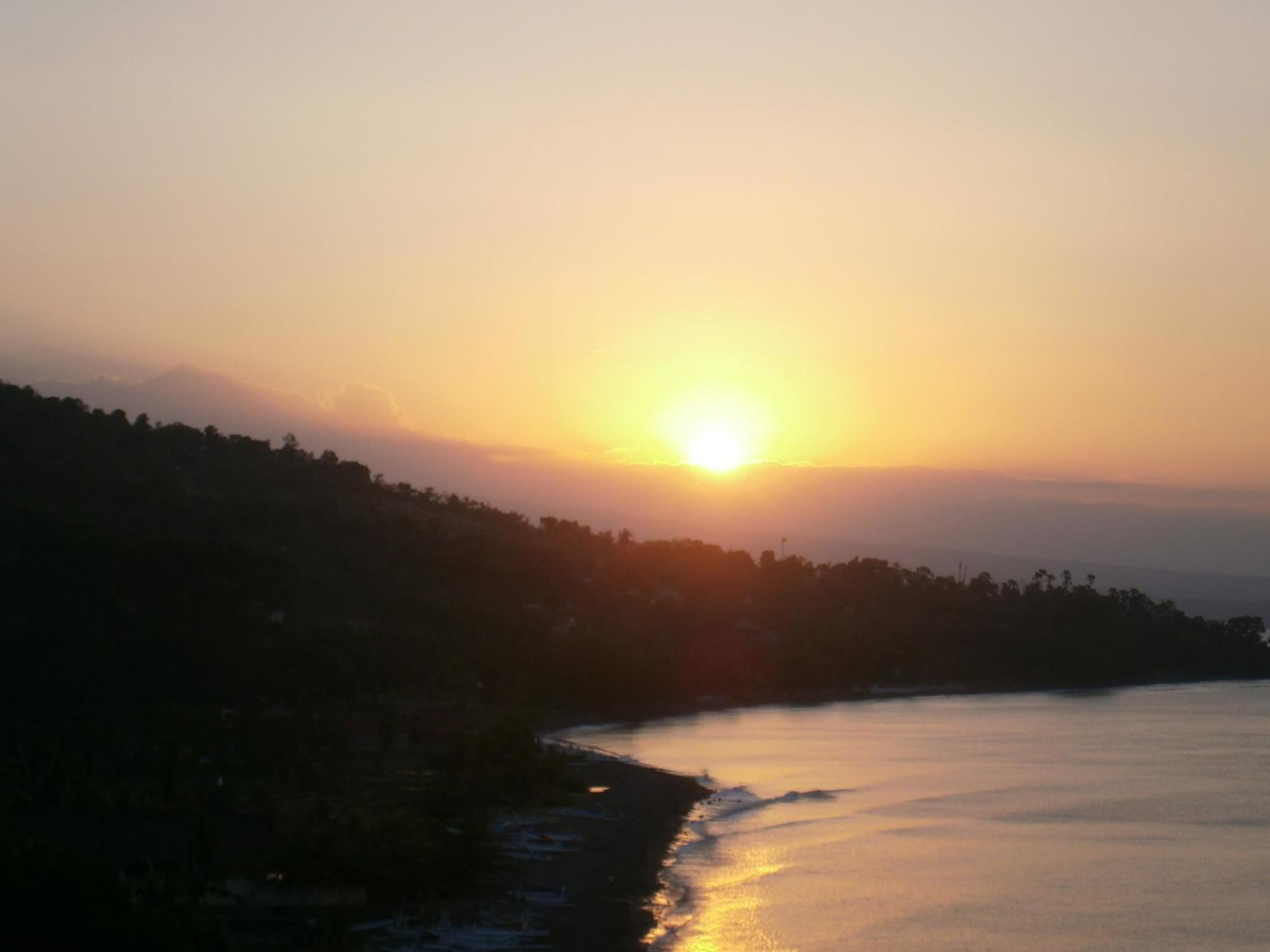 Waenis Sunset View Hotel And Restaurant, Amed, Bali Экстерьер фото