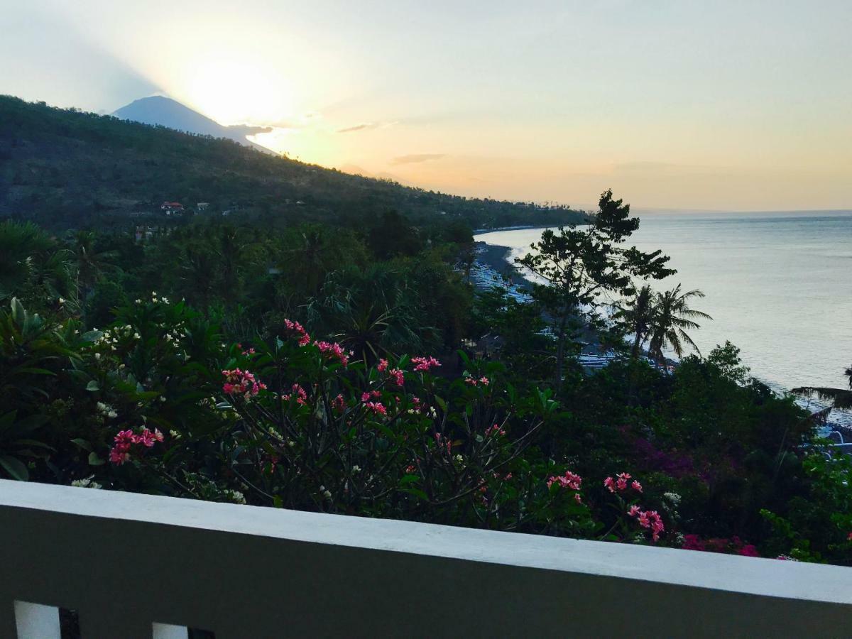 Waenis Sunset View Hotel And Restaurant, Amed, Bali Экстерьер фото
