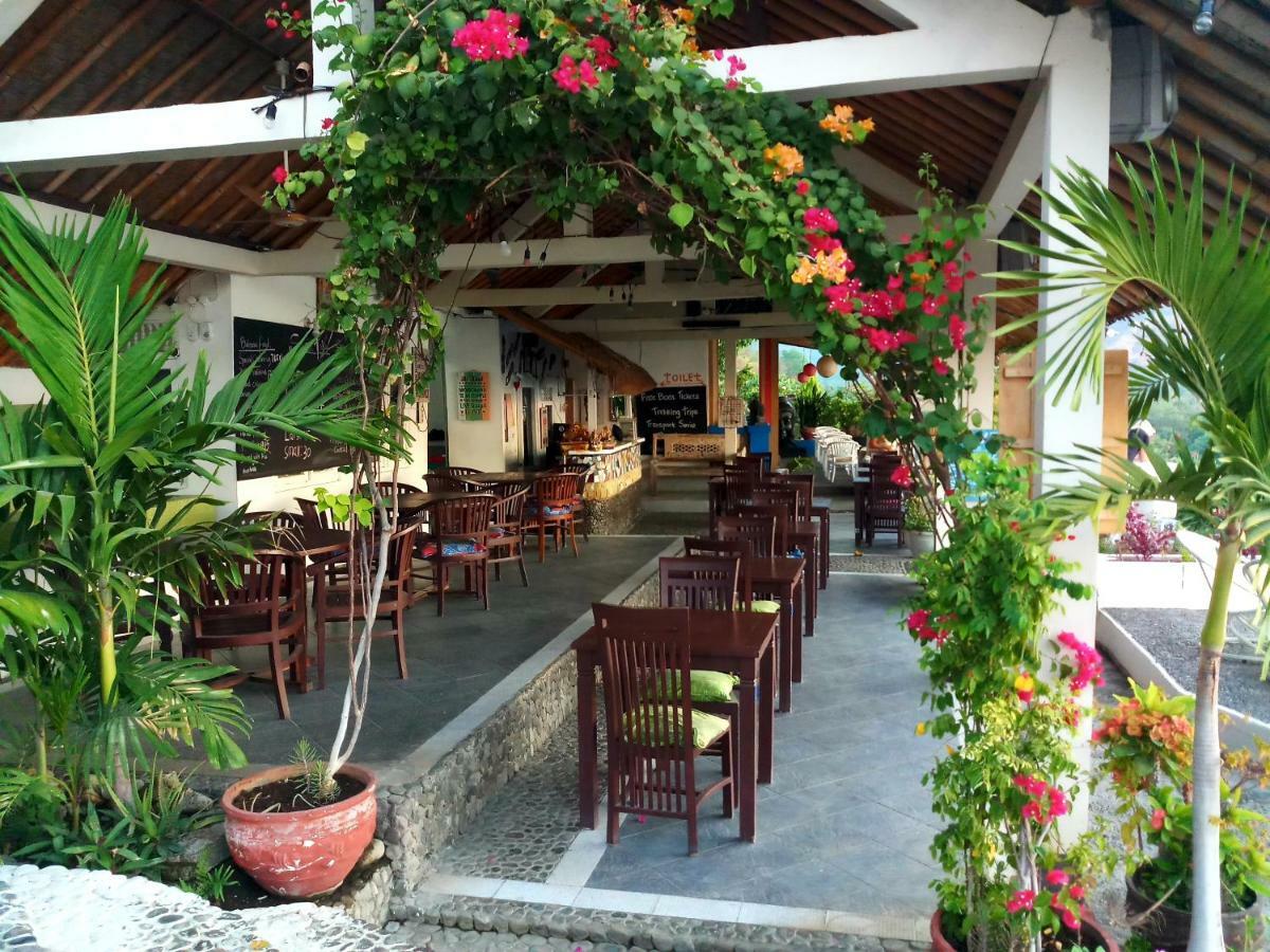 Waenis Sunset View Hotel And Restaurant, Amed, Bali Экстерьер фото