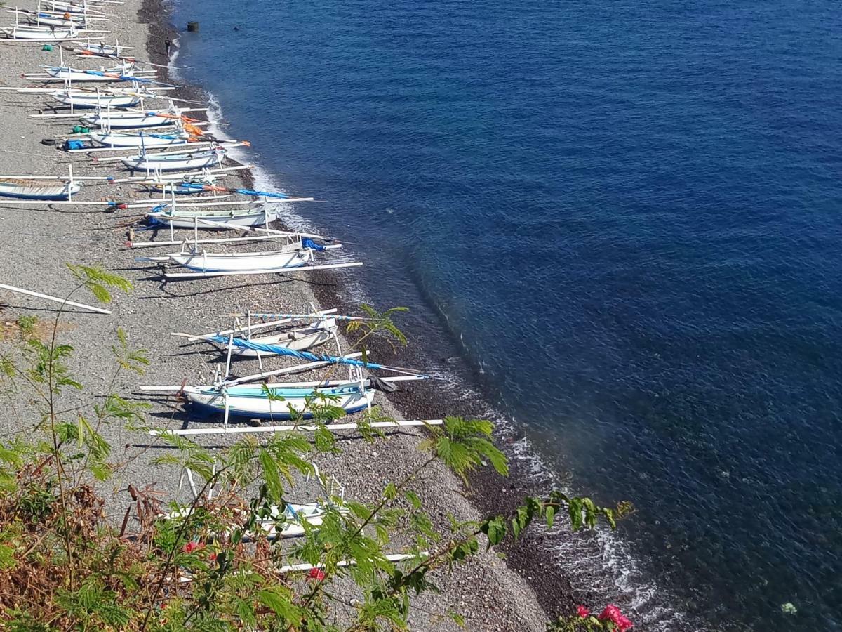 Waenis Sunset View Hotel And Restaurant, Amed, Bali Экстерьер фото