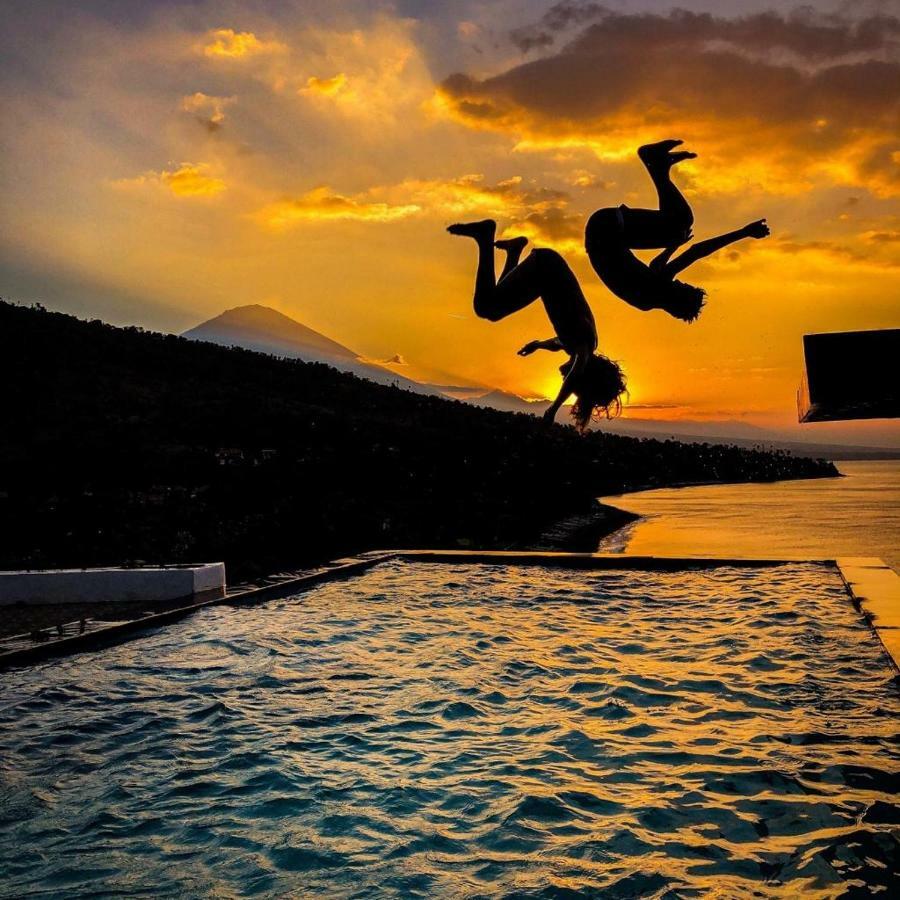 Waenis Sunset View Hotel And Restaurant, Amed, Bali Экстерьер фото